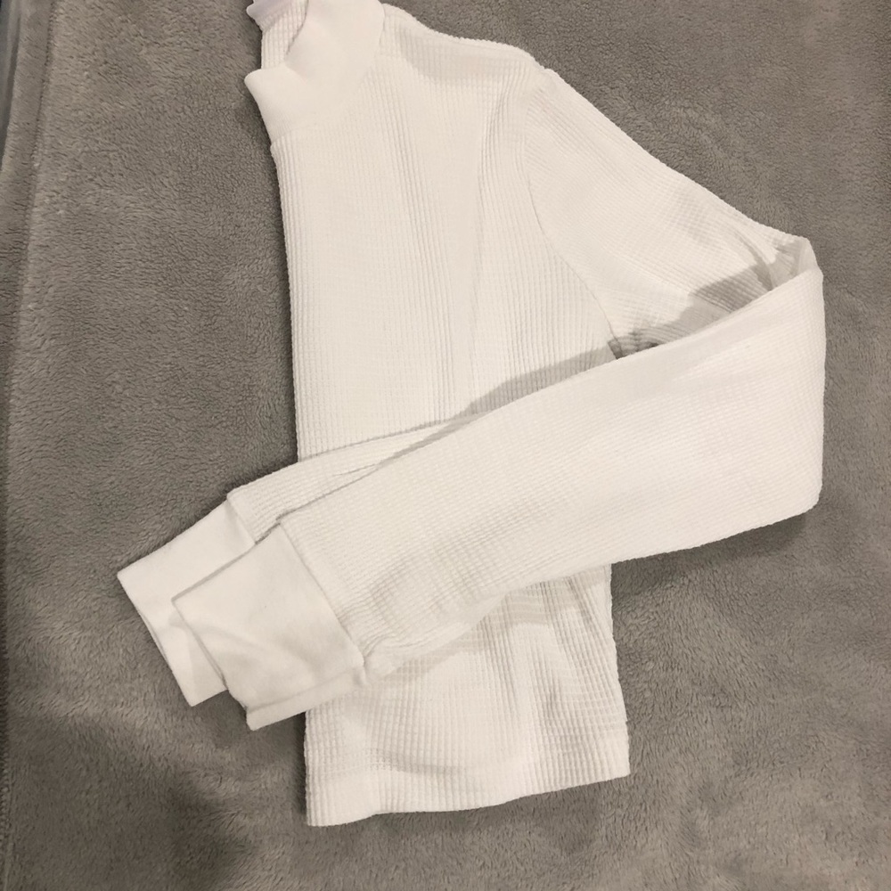 ARITZIA TNA CROPPED TOP